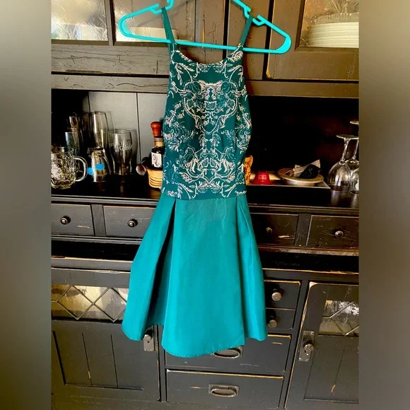 green emerald velvet dress Emerald Green Strappy Back Slit Satin Prom Dress main image 1